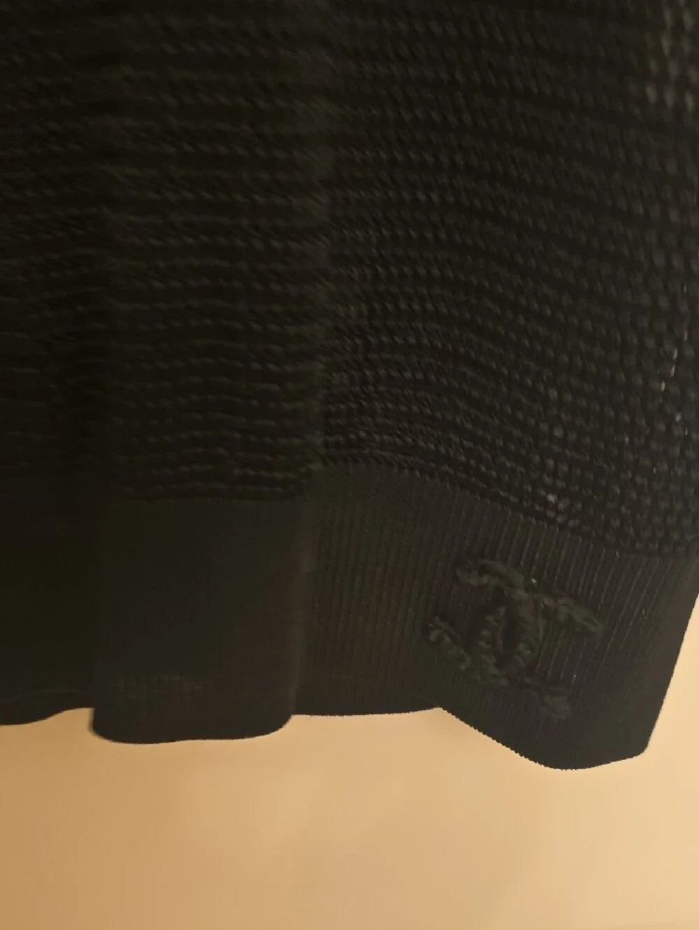 CHANEL sleeveless neck